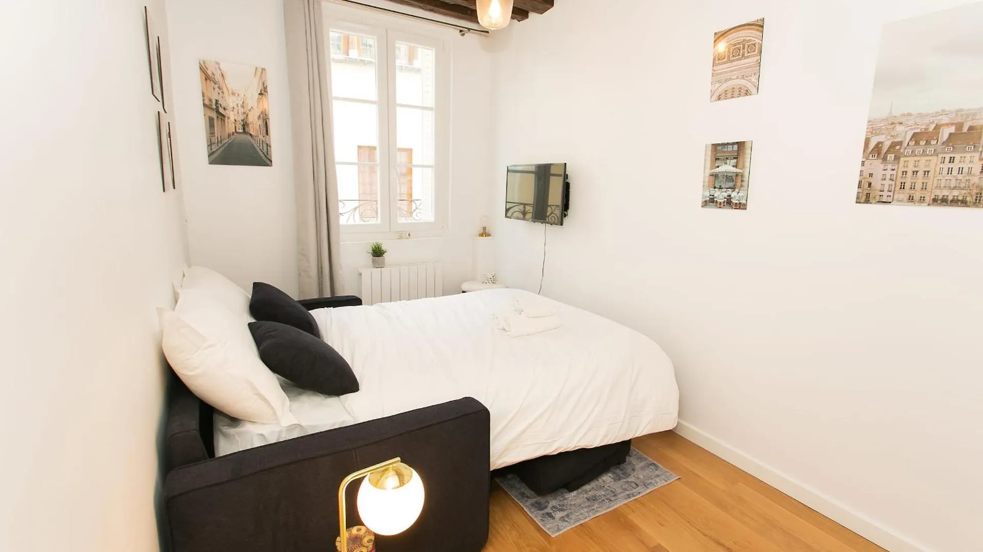 Ile Saint-Louis & Pont De La Tournelle - Cityapartmentstay Paris France