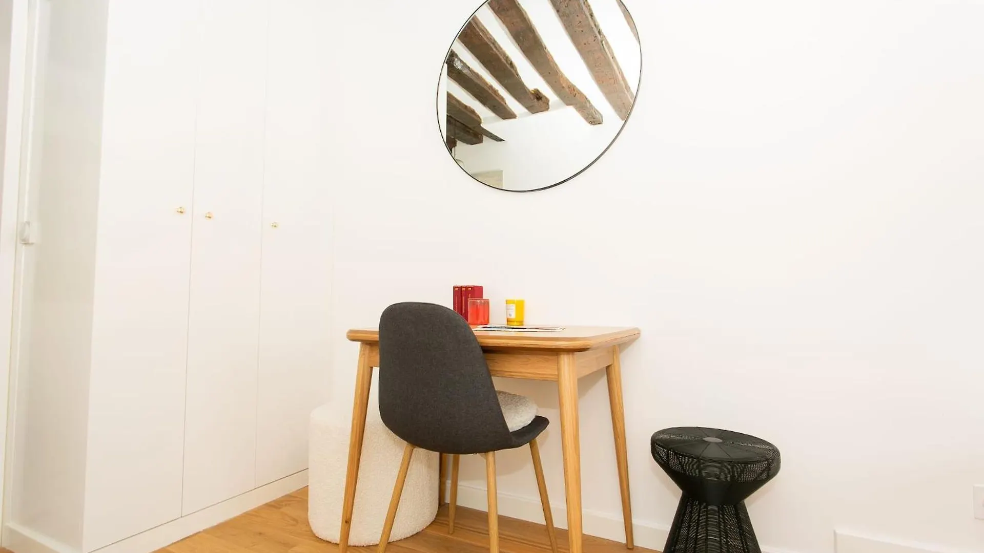 Ile Saint-Louis & Pont De La Tournelle - Cityapartmentstay Paris France